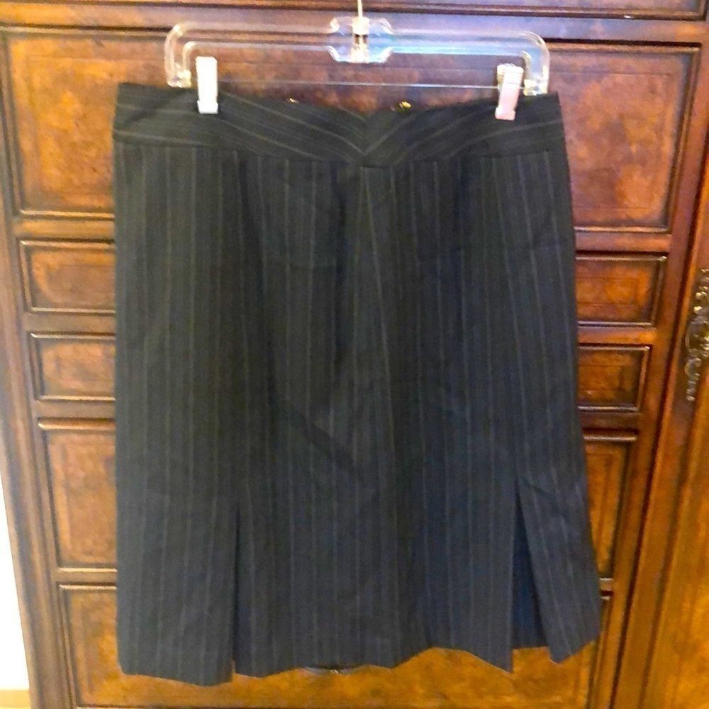 SIGNATURE by Larry Levine charcoal gray skirt